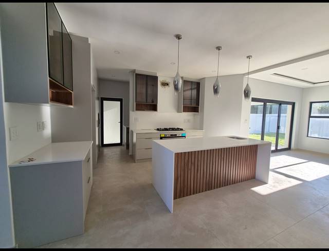 4 BEDROOM HOUSE FOR SALE IN SANDOWN